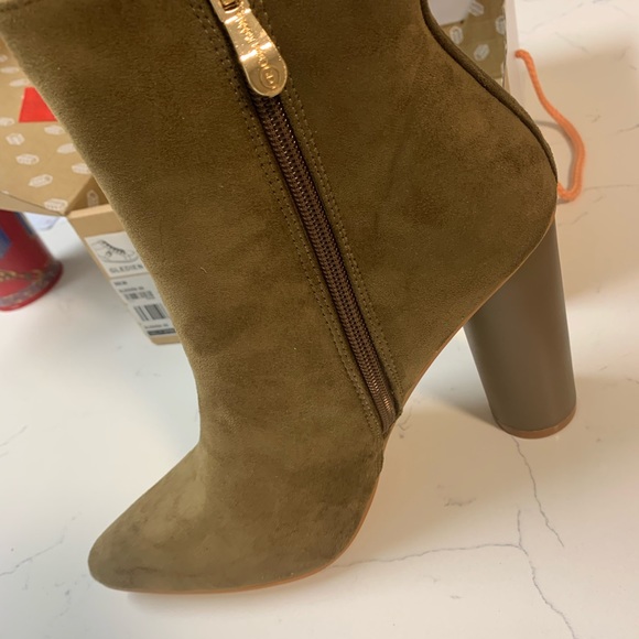 Brand new , never worn boots . Dont wear heels due to back issue . - Picture 3 of 5